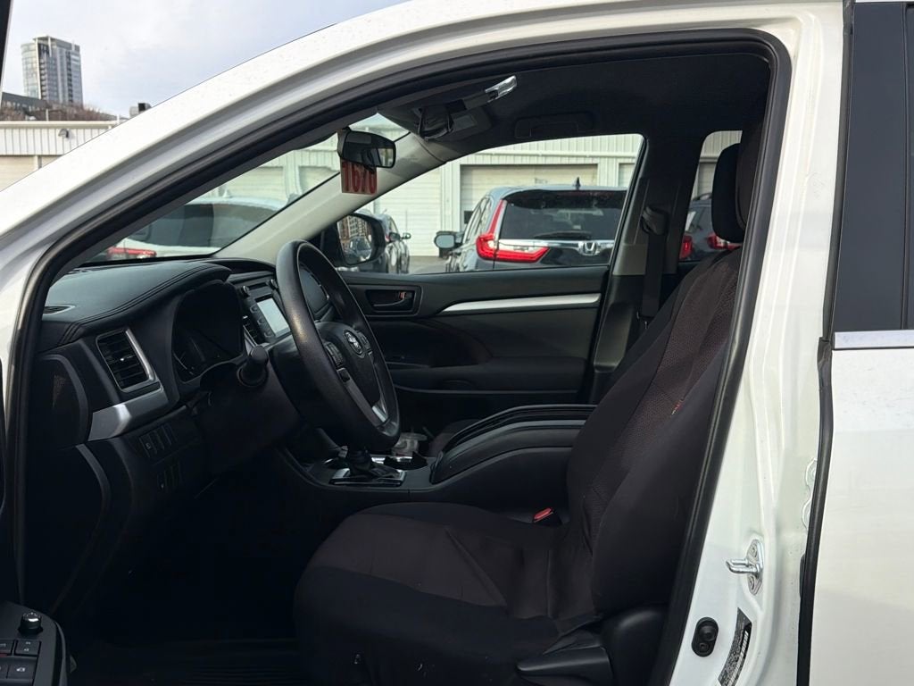 2019 Toyota Highlander LE