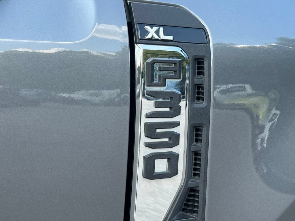 2023 Ford Super Duty F-350 DRW XL