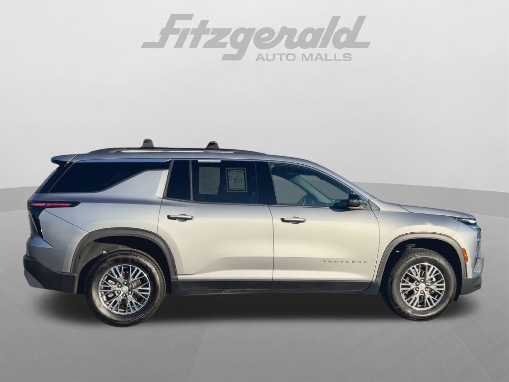 2025 Chevrolet Traverse LT