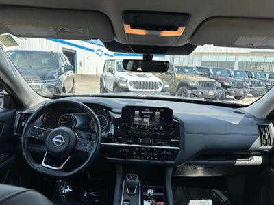 2025 Nissan Pathfinder SL