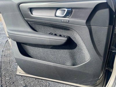 2022 Volvo XC40 R-Design