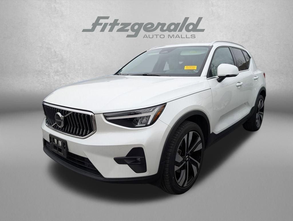 2023 Volvo XC40 Plus Bright Theme