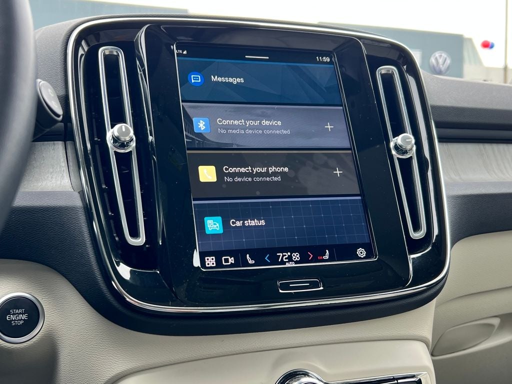 2023 Volvo XC40 Plus Bright Theme